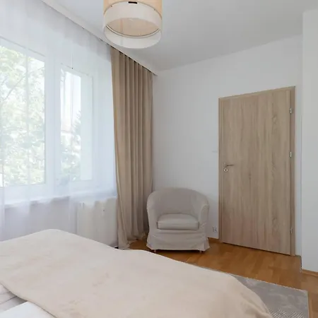 Atmospheric In A Area Pet-friendly By Renters Apartment