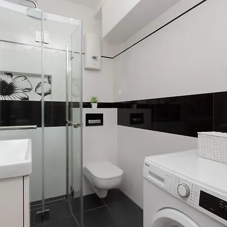 Atmospheric In A Area Pet-friendly By Renters Apartment